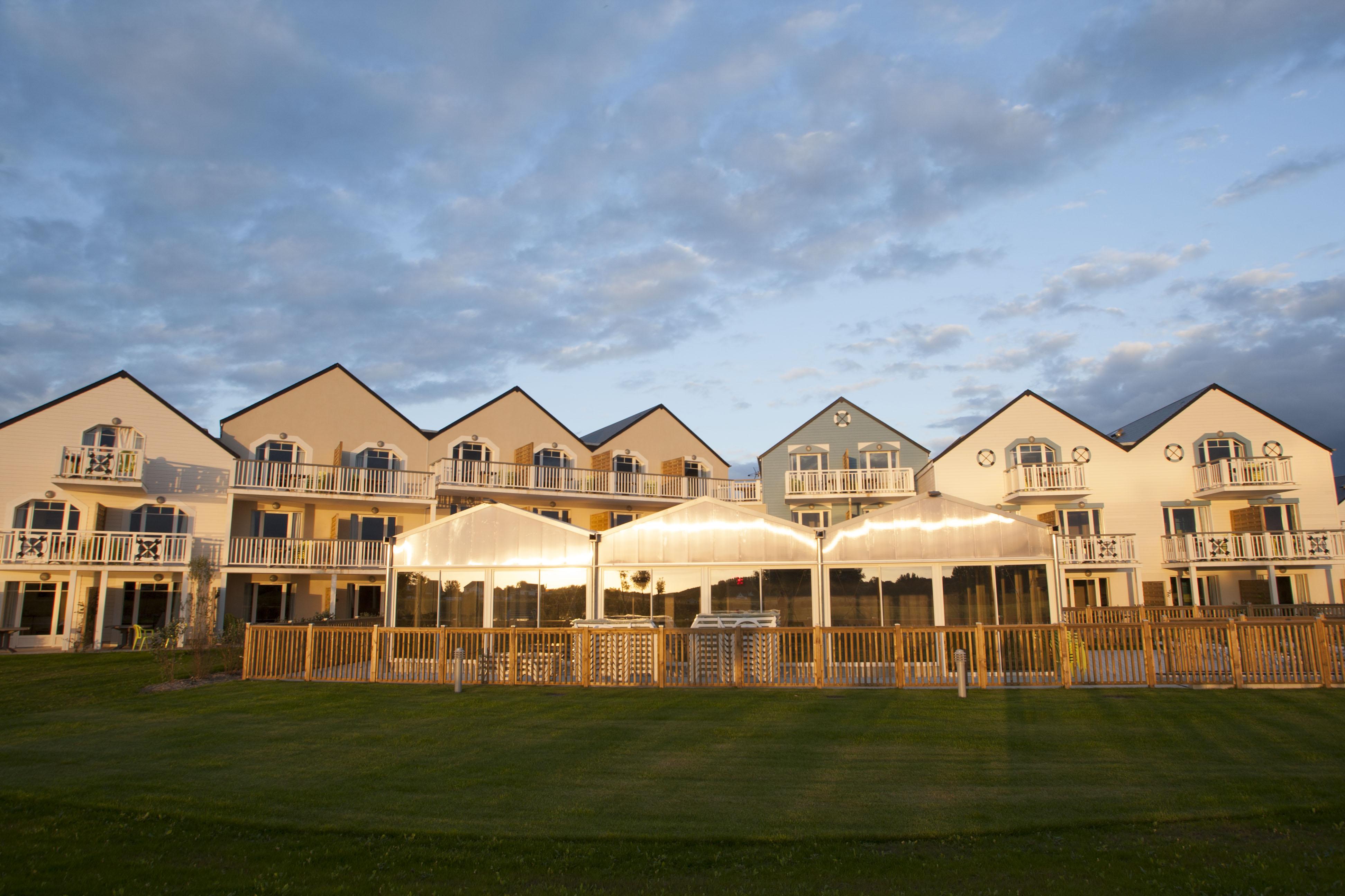 Pierre & Vacances Residence Le Chant Des Oiseaux Courseulles-sur-Mer Buitenkant foto