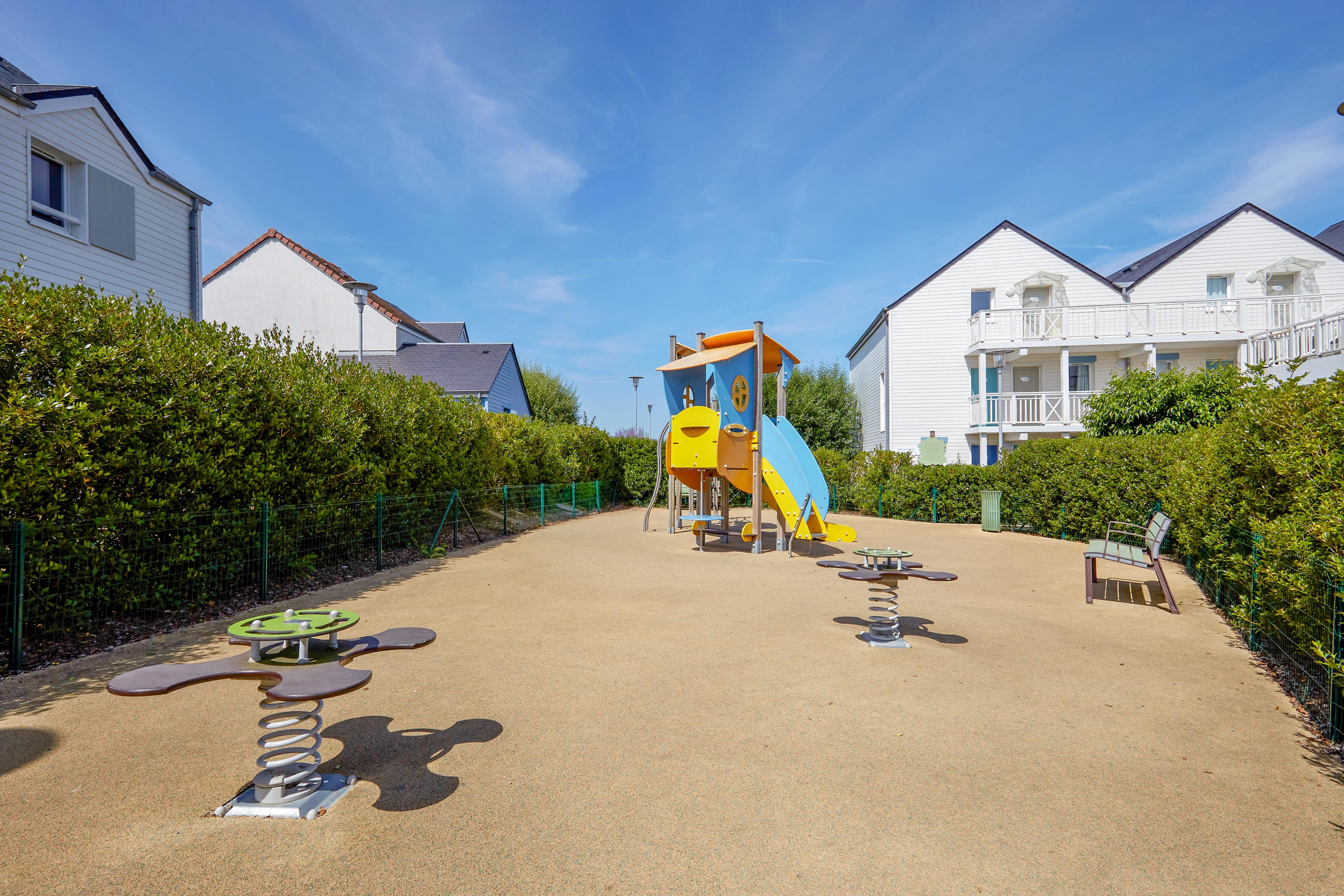 Pierre & Vacances Residence Le Chant Des Oiseaux Courseulles-sur-Mer Buitenkant foto