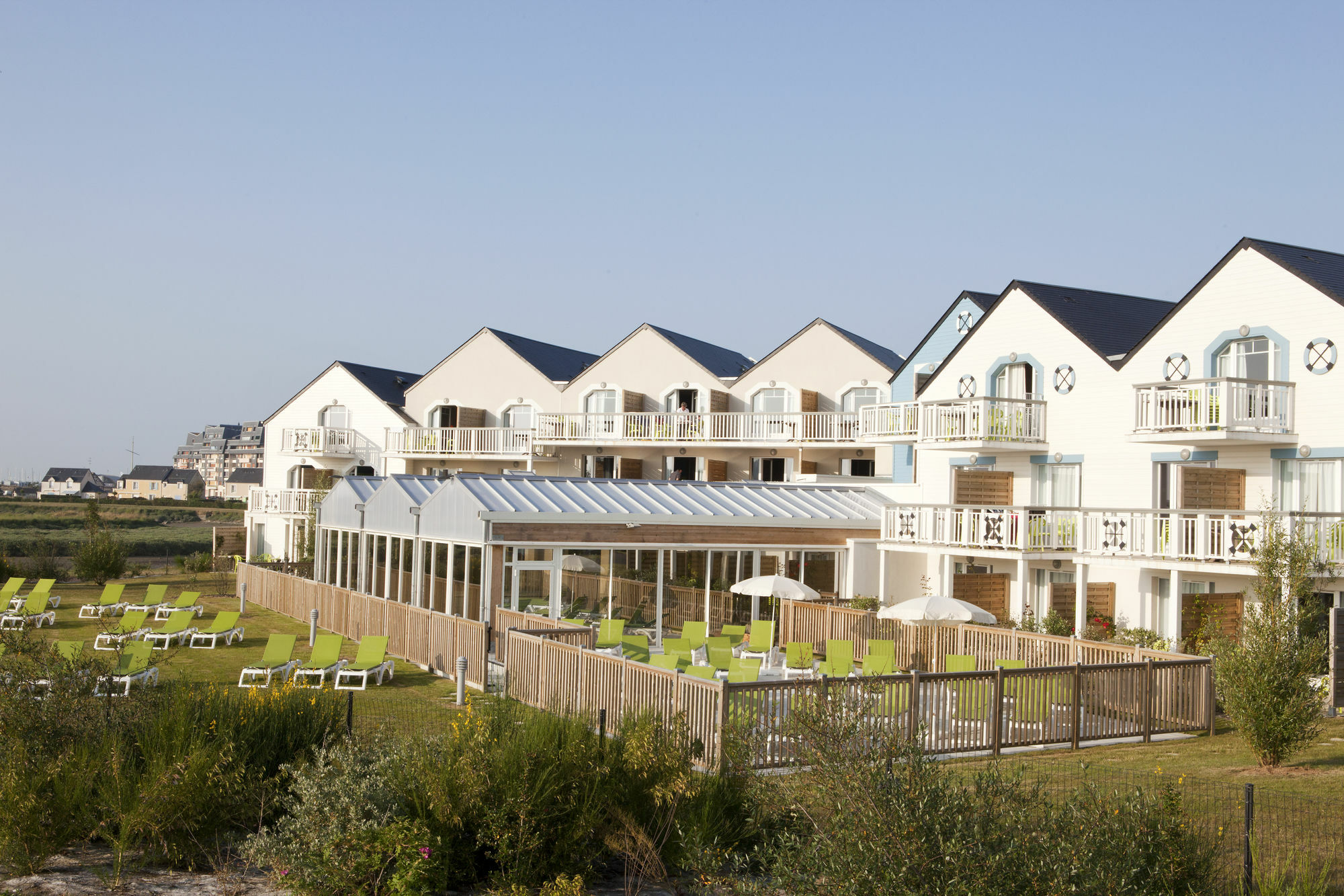 Pierre & Vacances Residence Le Chant Des Oiseaux Courseulles-sur-Mer Buitenkant foto